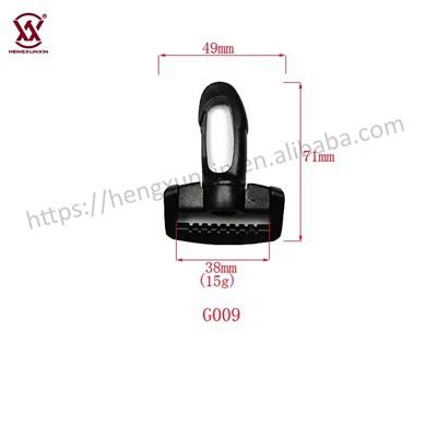 バッグ用のスイベルフックをスナップします